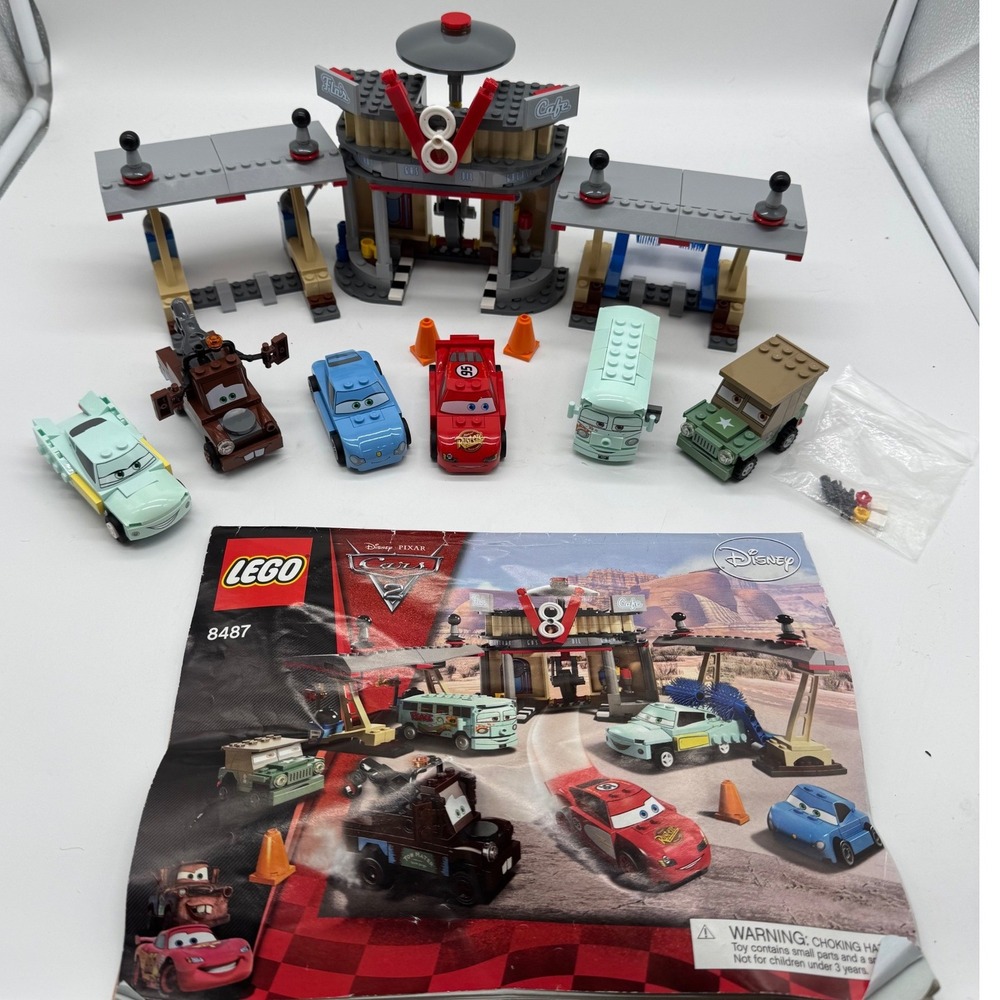 LEGO Disney Pixar Cars 2 Flo V8 Cafe Set 8487 Complete with Manual Lightning Set